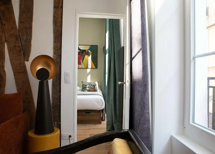 Souvenir Apartment *